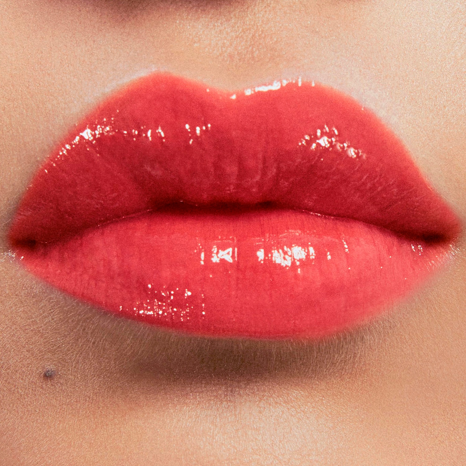 LOVESHINE EL NUEVO LABIAL DE ALTO BRILLO (LABIAL EN BARRA CON EFECTO BRILLOSO)